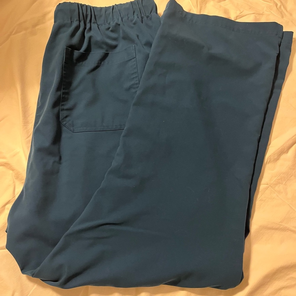 Koi Next Gen Women’s Cargo Scrub Pants in Caribbean